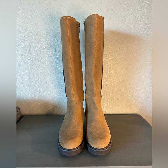 Donald Pliner Codie Suede Boots - Picture 2 of 15